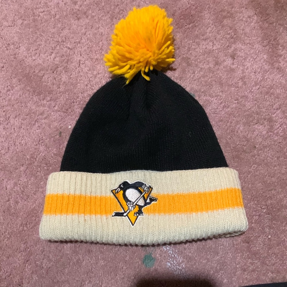 Pittsburgh Penguins Pom hat